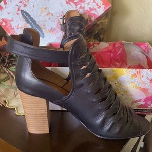 Chinese Laundry sandals 7.5 black Like New